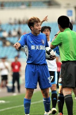 足球老照片:2009年5月10日,中超第8輪,江蘇舜天2-1大連實德