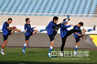 舜天眾將奧體中心備戰 氣氛輕松一團和氣