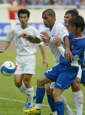 圖文:[中甲]江蘇舜天VS南京 曹睿謝里奧拼搶-體育