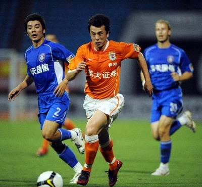 圖文:[中超]山東0-0江蘇 劉釗突破