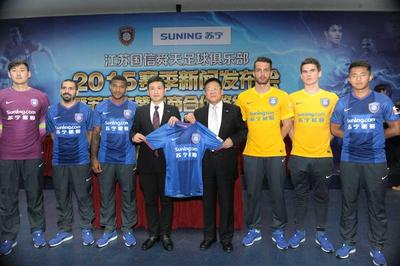 中國老板玩起&ldquo;足球投資競賽&rdquo;,蘇寧贊助江蘇舜天