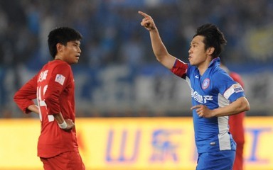 圖文-[中超]舜天5-1建業(yè) 陸博飛慶祝進球_國內(nèi)足球-中超_新浪競技風(fēng)暴_新浪網(wǎng)