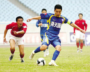 江蘇足球界三位專家會診舜天 總差一點(diǎn)升級原因何在