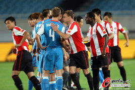 江蘇1 0成都 兩隊球員賽前握手致意