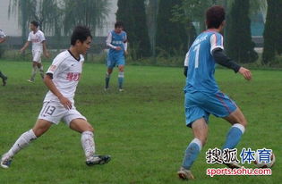 陜蘇預(yù)備隊(duì)踢泥漿足球 舜天舊將演老友會(huì)