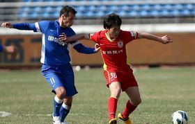 中超-鄧小飛撲必進球 亞泰主場0-0平舜天繼續不勝_國內足球-中超_新浪競技風暴_新浪網