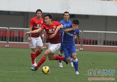 幻燈:舜天外援狂喜連擊破恒大 郜林頂偏必進球