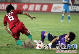 建業邊翼突破舜天國腳 門前混戰險些破門