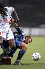 江蘇舜天平浙江綠城 葉里亞防守圖穆