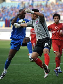 江蘇舜天4 0重慶力帆 門將重拳解圍